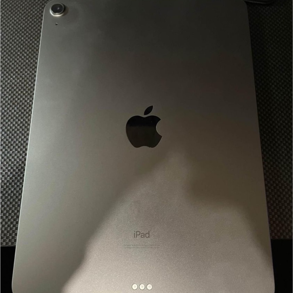 Apple IPad Air 4 with Apple Magic Keyboard
